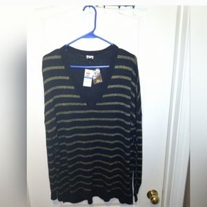 NWT/size: XL GOLD AND BLACK CROWN AND IVY WOMENS SWEATER